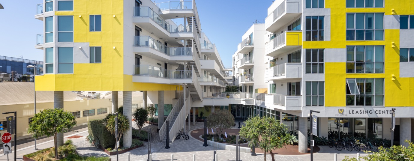 Beautiful view of Luxury Beach Front Apartments In Santa Monica